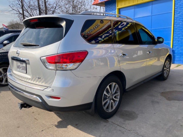 Nissan Pathfinder Vehicle Full-screen Gallery Image 5