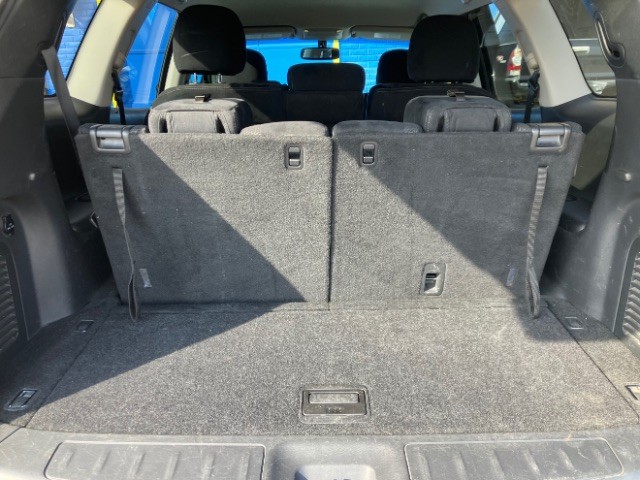 Nissan Pathfinder Vehicle Full-screen Gallery Image 7