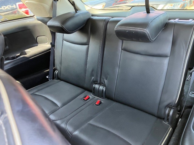 INFINITI QX60 Vehicle Full-screen Gallery Image 11