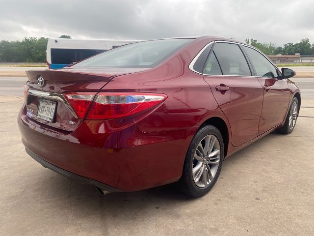 Toyota Camry Vehicle Full-screen Gallery Image 3
