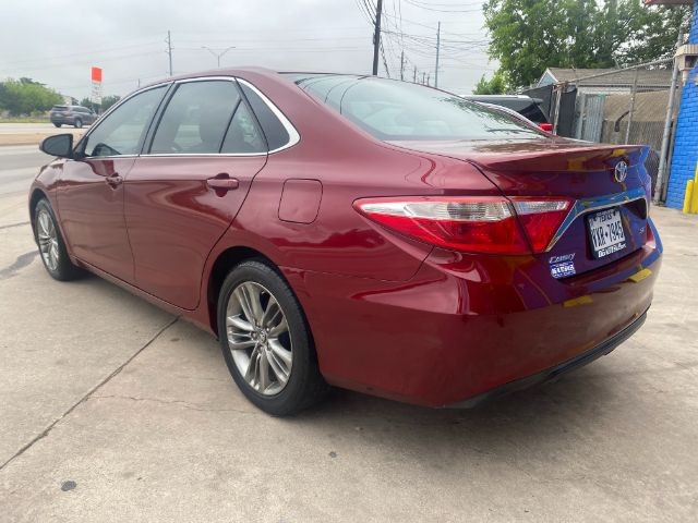Toyota Camry Vehicle Full-screen Gallery Image 4
