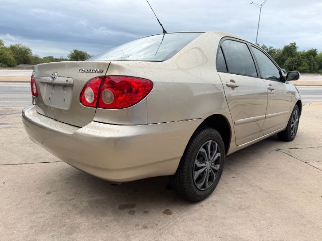 Toyota Corolla Vehicle Full-screen Gallery Image 3