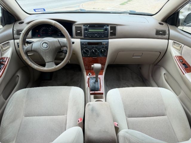 Toyota Corolla Vehicle Full-screen Gallery Image 5