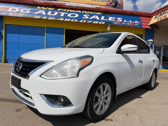 Nissan Versa Vehicle Full-screen Gallery Image 2