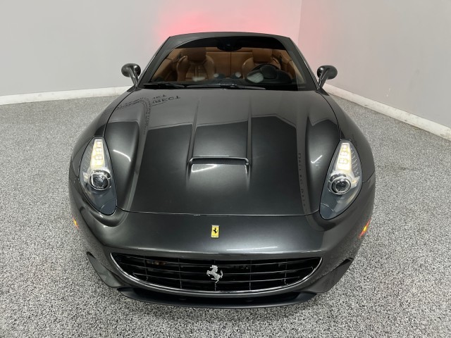 Ferrari California Vehicle Full-screen Gallery Image 03