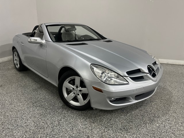Mercedes-Benz SLK-Class Vehicle Full-screen Gallery Image 02