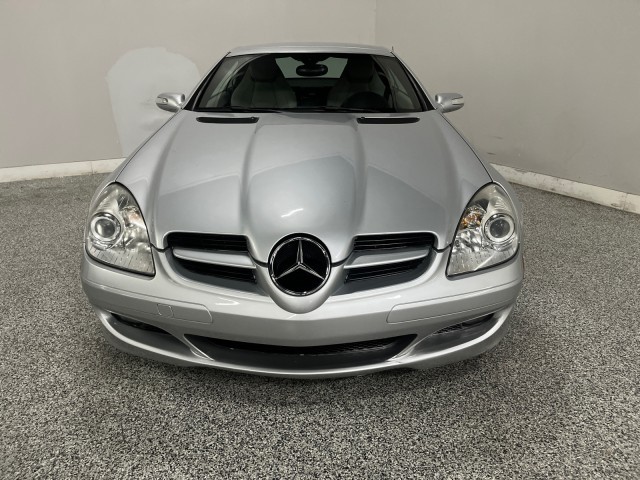 Mercedes-Benz SLK-Class Vehicle Full-screen Gallery Image 03