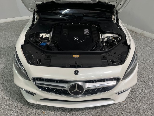 Mercedes-Benz S-Class Vehicle Full-screen Gallery Image 03