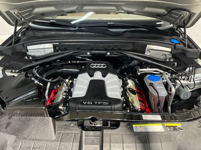 Audi Q5 Vehicle Full-screen Gallery Image 03