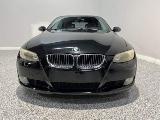 BMW 3 Series Vehicle Full-screen Gallery Image 02