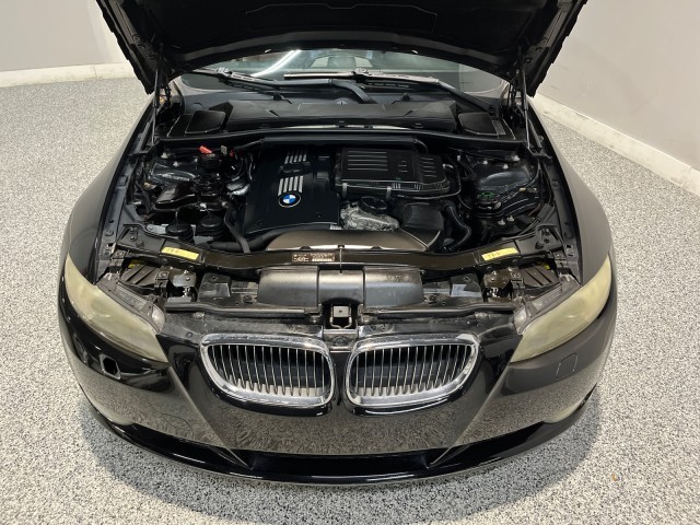 BMW 3 Series Vehicle Full-screen Gallery Image 03