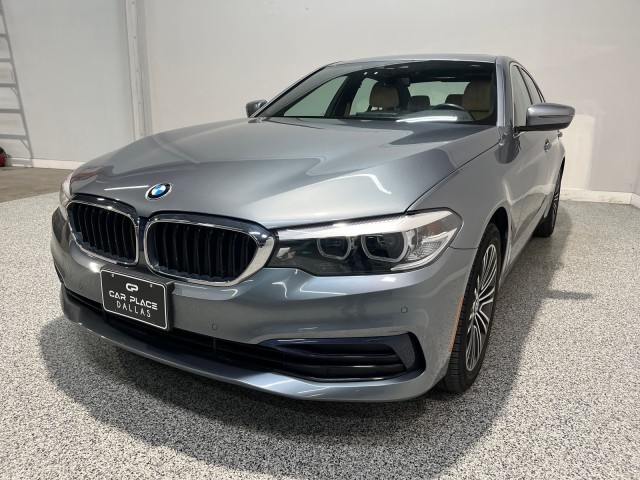 BMW 5 Series Vehicle Full-screen Gallery Image 03