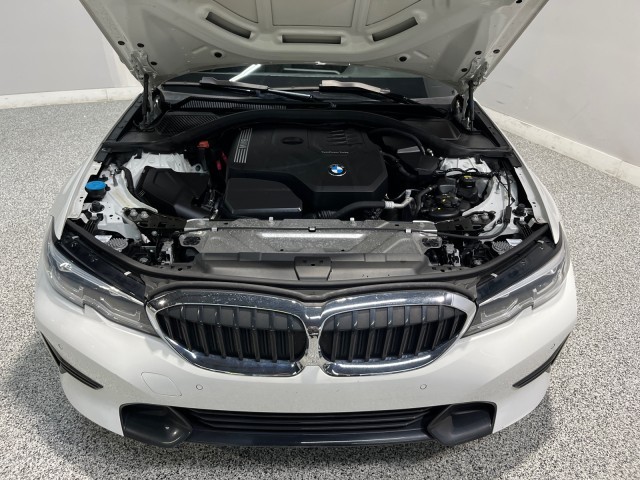 BMW 3 Series Vehicle Full-screen Gallery Image 03