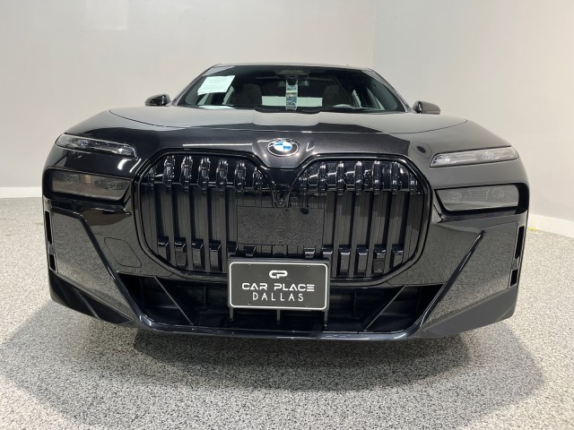 BMW 7 Series Vehicle Full-screen Gallery Image 03