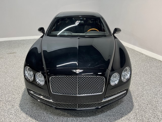 Bentley Flying Spur Vehicle Full-screen Gallery Image 03