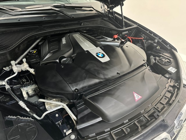 BMW X6 Vehicle Full-screen Gallery Image 03