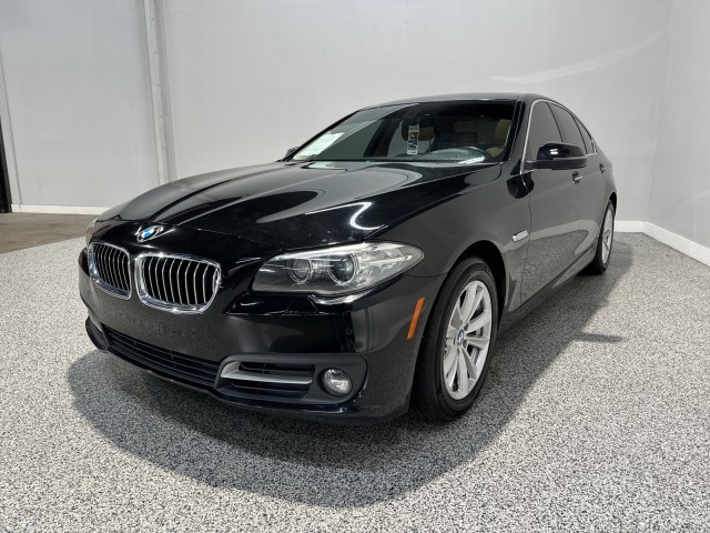 BMW 5 Series Vehicle Full-screen Gallery Image 03