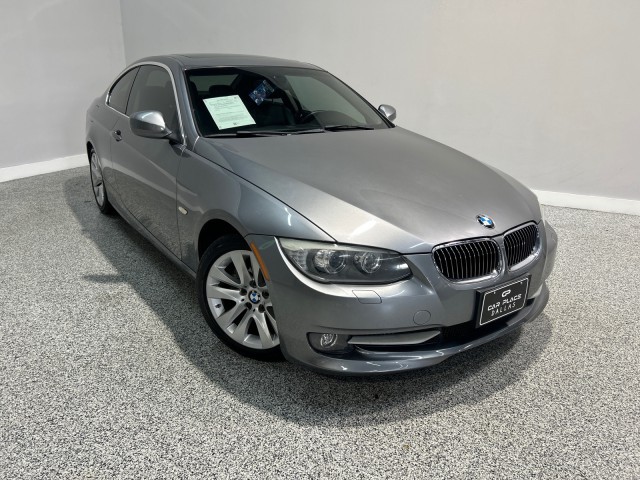 BMW 3 Series Vehicle Full-screen Gallery Image 02