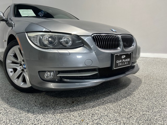 BMW 3 Series Vehicle Full-screen Gallery Image 03