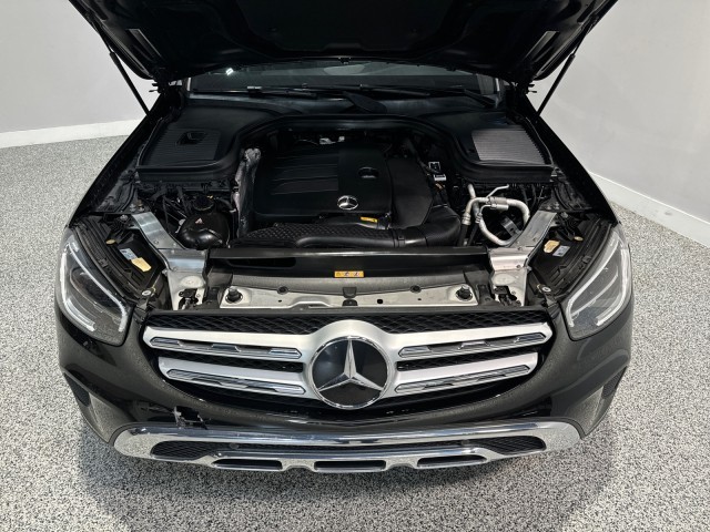 Mercedes-Benz GLC Vehicle Full-screen Gallery Image 03