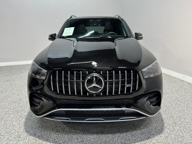 Mercedes-Benz GLE Vehicle Full-screen Gallery Image 02