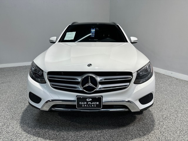 Mercedes-Benz GLC Vehicle Full-screen Gallery Image 02