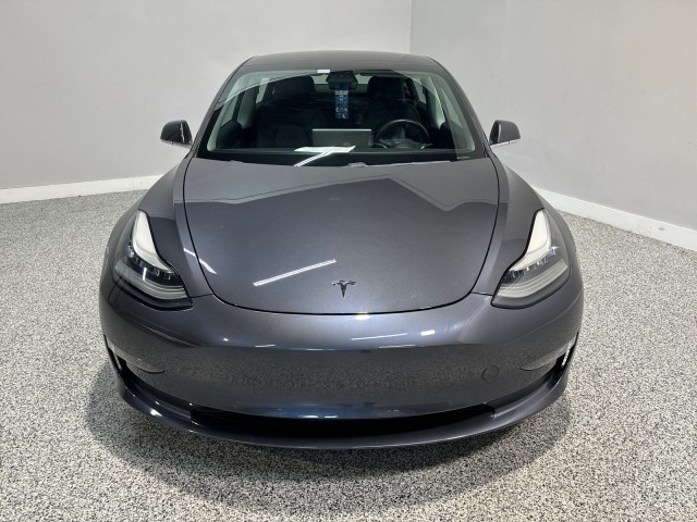 Tesla Model 3 Vehicle Full-screen Gallery Image 02