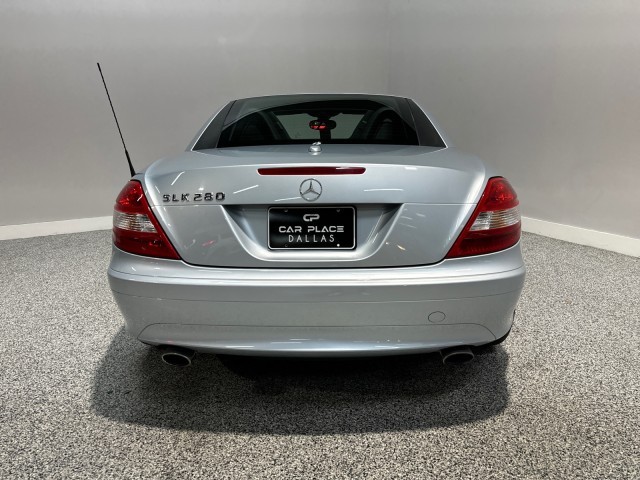 Mercedes-Benz SLK-Class Vehicle Full-screen Gallery Image 03