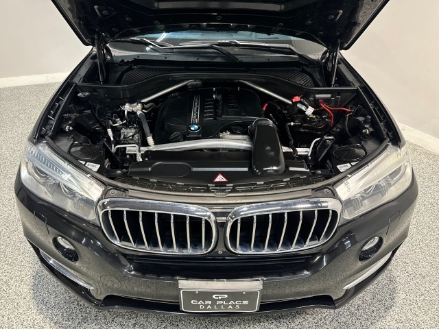 BMW X5 Vehicle Full-screen Gallery Image 02