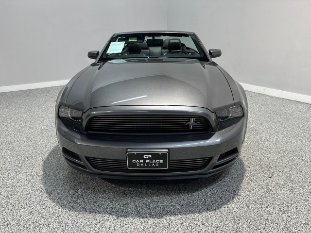 Ford Mustang Vehicle Full-screen Gallery Image 02