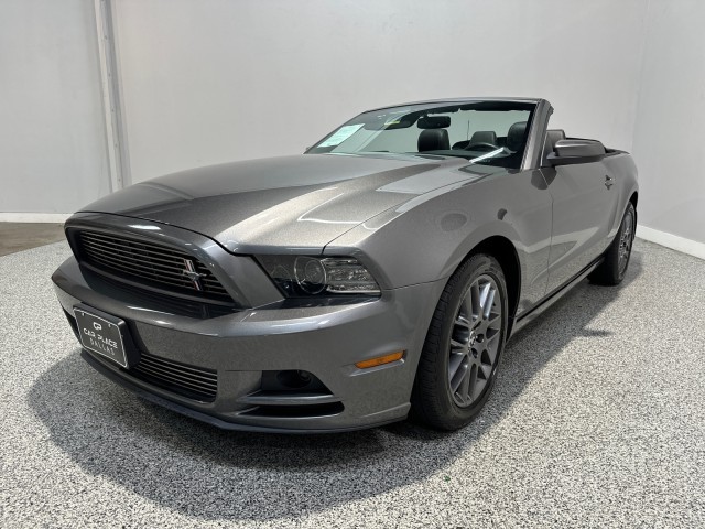 Ford Mustang Vehicle Full-screen Gallery Image 03