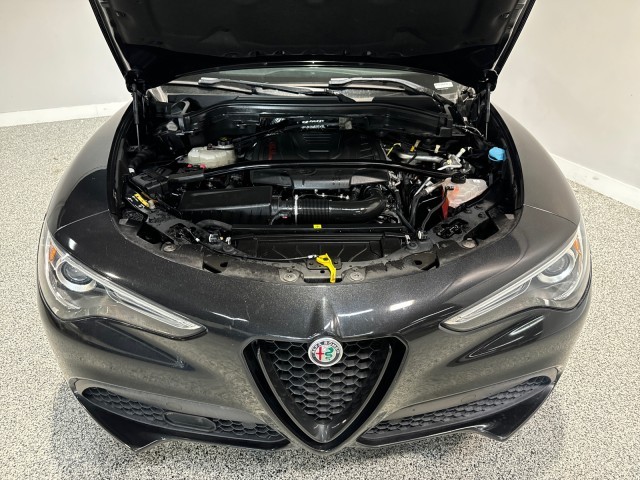 Alfa Romeo Stelvio Vehicle Full-screen Gallery Image 03