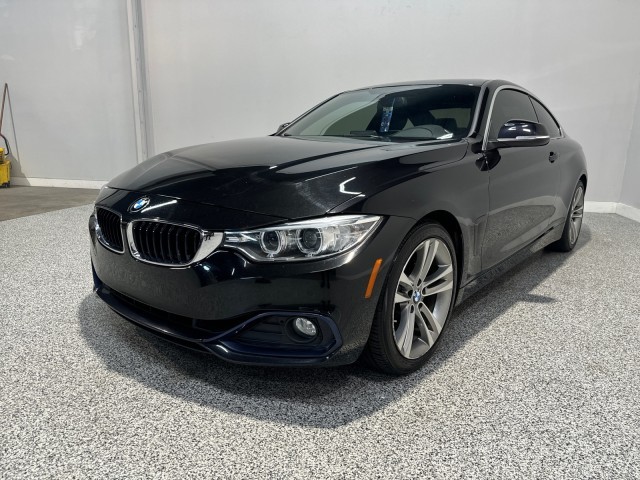 BMW 4 Series Vehicle Full-screen Gallery Image 03