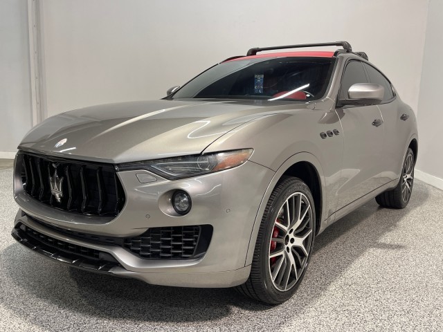 Maserati Levante Vehicle Full-screen Gallery Image 03