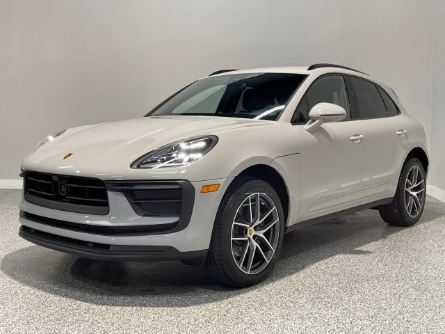 Porsche Macan Vehicle Full-screen Gallery Image 02