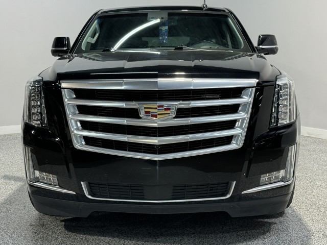 Cadillac Escalade ESV Vehicle Full-screen Gallery Image 03