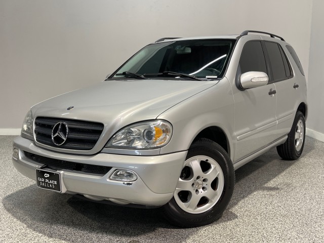 Mercedes-Benz M-Class Vehicle Full-screen Gallery Image 02