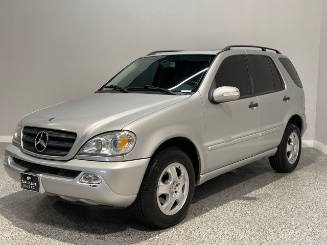 Mercedes-Benz M-Class Vehicle Full-screen Gallery Image 03