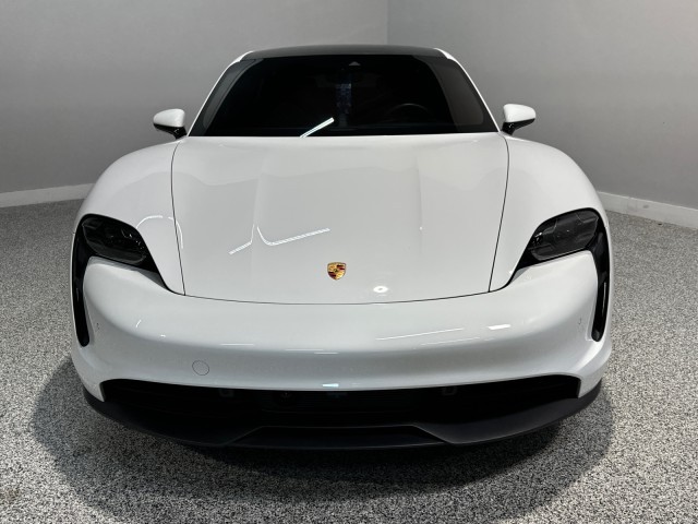 Porsche Taycan Vehicle Full-screen Gallery Image 02