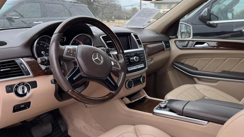 Mercedes-Benz GL-Class Vehicle Image 05