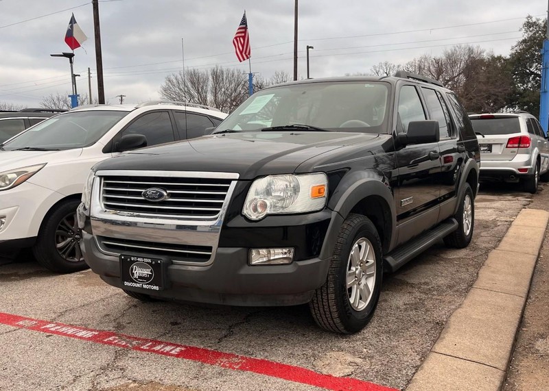 Ford Explorer Vehicle Image 02