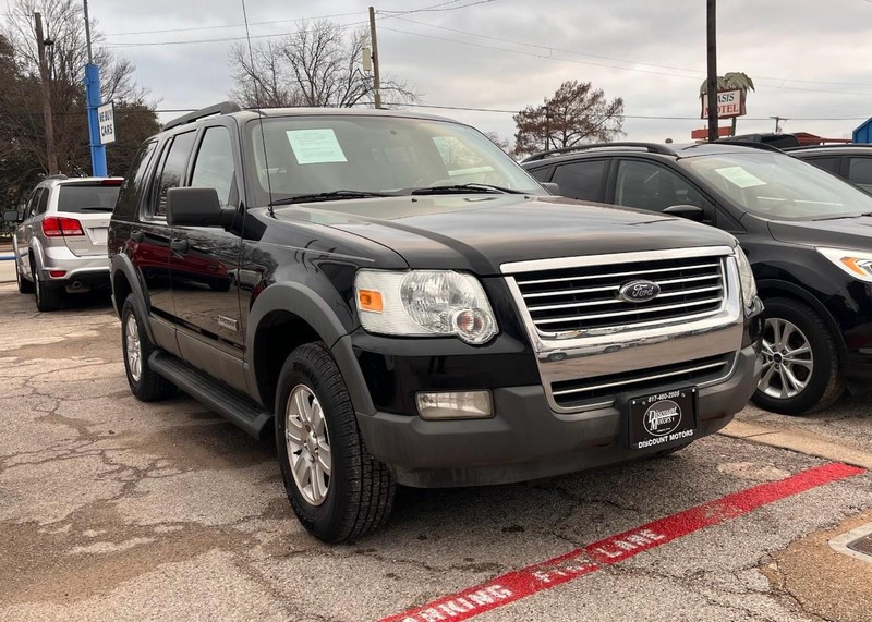 Ford Explorer Vehicle Image 03