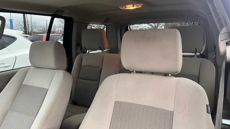 Ford Explorer Vehicle Image 06