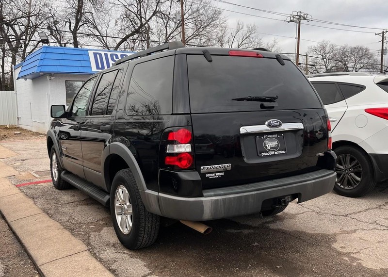Ford Explorer Vehicle Image 07