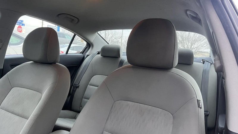 Kia Forte Vehicle Image 06