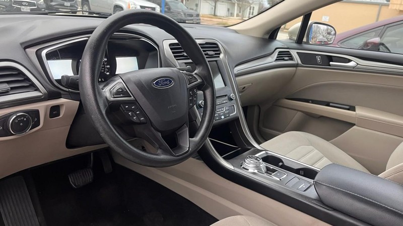 Ford Fusion Vehicle Image 05