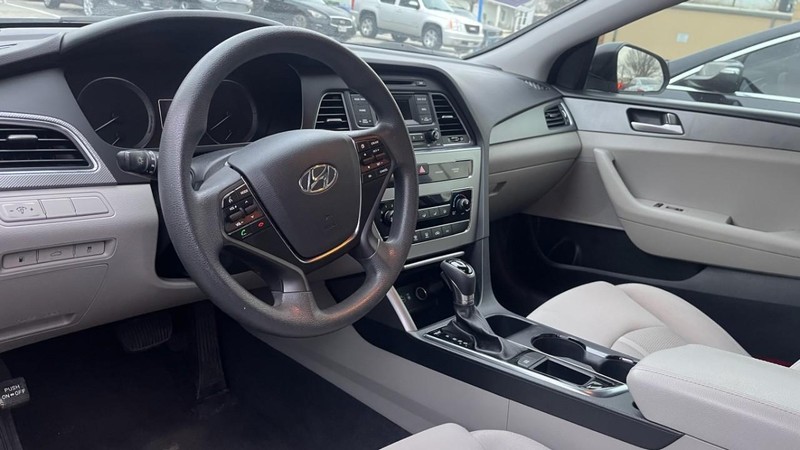 Hyundai Sonata Vehicle Image 05