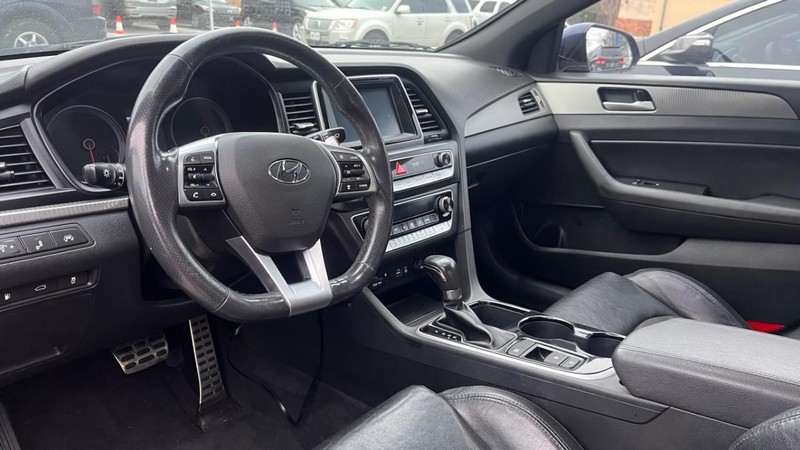 Hyundai Sonata Vehicle Image 05