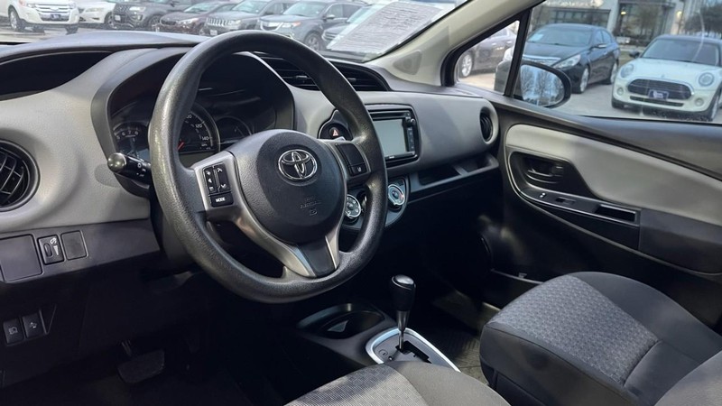 Toyota Yaris Vehicle Image 05