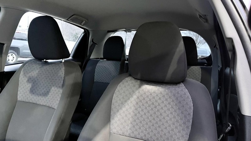 Toyota Yaris Vehicle Image 06
